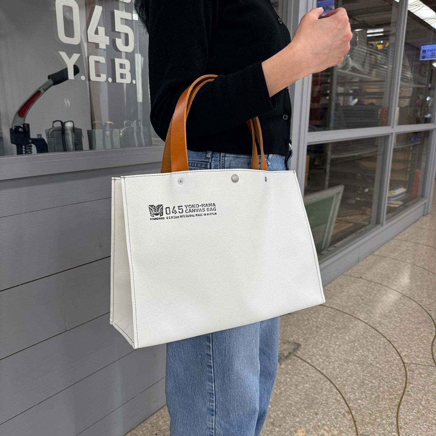 M26A16  Container Tote Bag